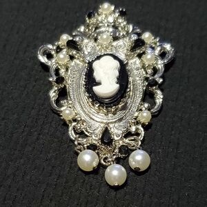 Vintage Elegant Silver Tone Faux Pearl Black Rhinestones Black Cameo Brooch Pin